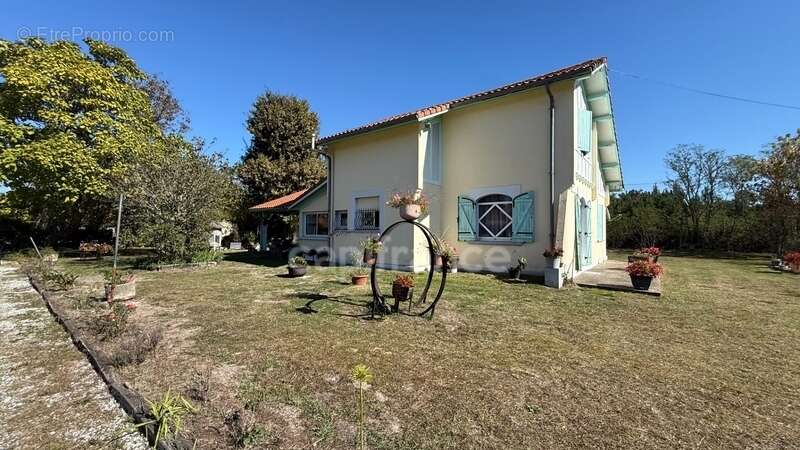 Maison à ESCOURCE