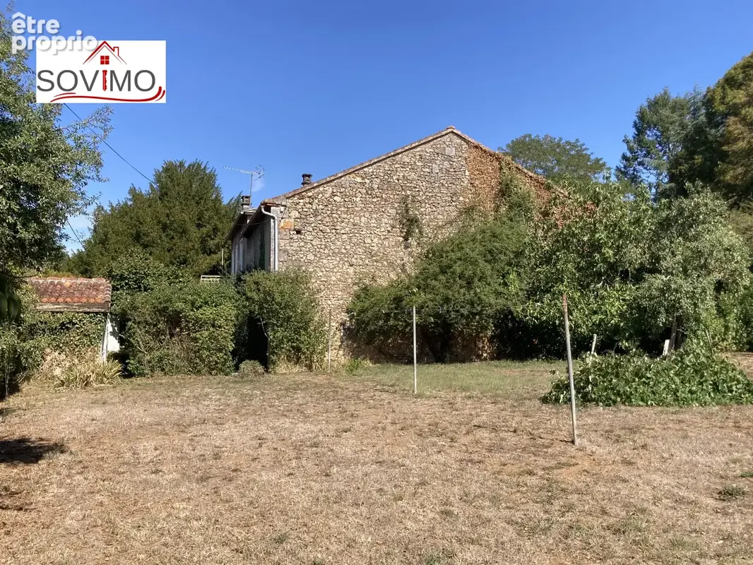 Belle propriété de caractère à restaurer avec parc et piscine sur 6428 m2 - photo 16