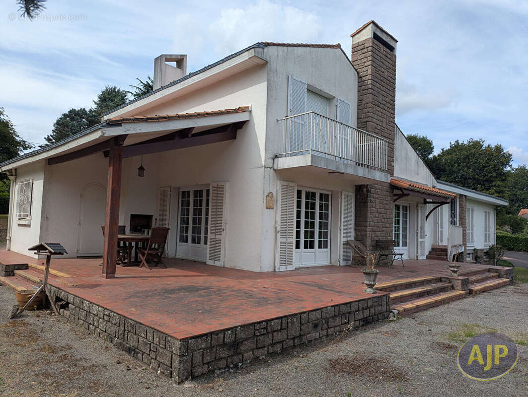 Maison à BOUSSAY