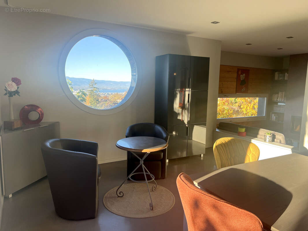 Maison à COLLONGES-SOUS-SALEVE