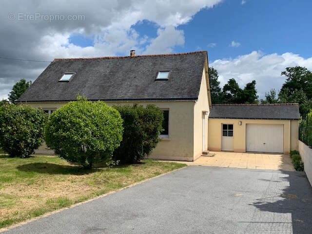 Maison à REGUINY