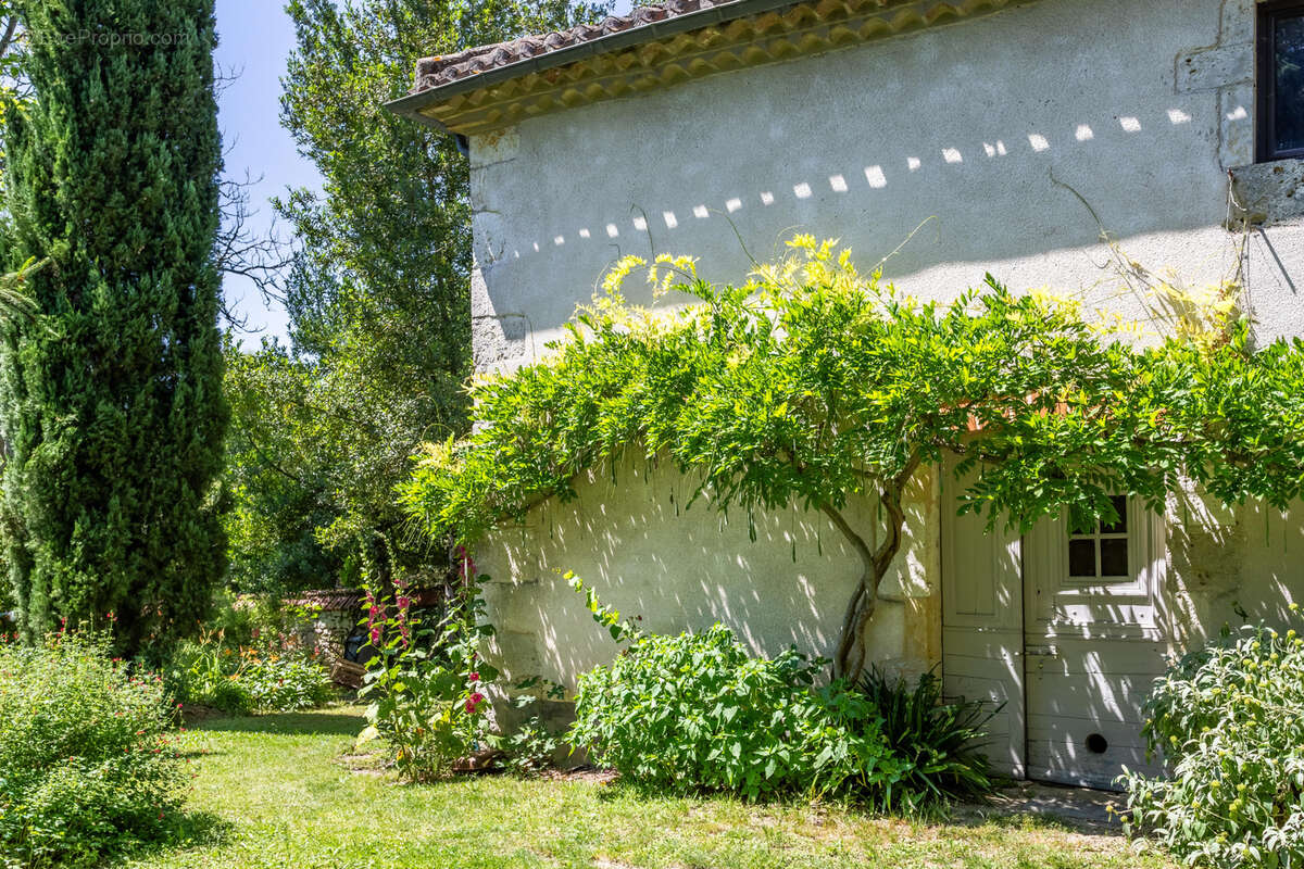 Village house with garden and garage - photo 31