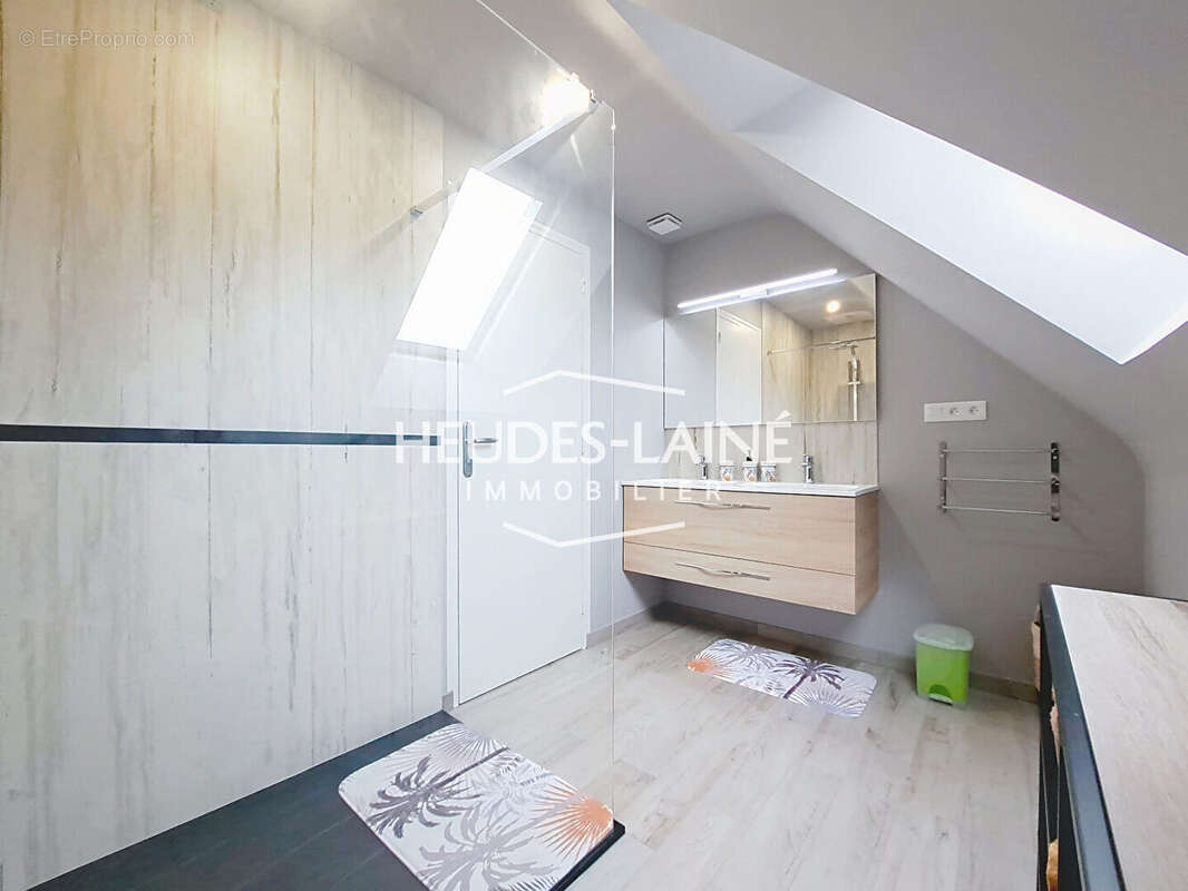 Maison à JULLOUVILLE