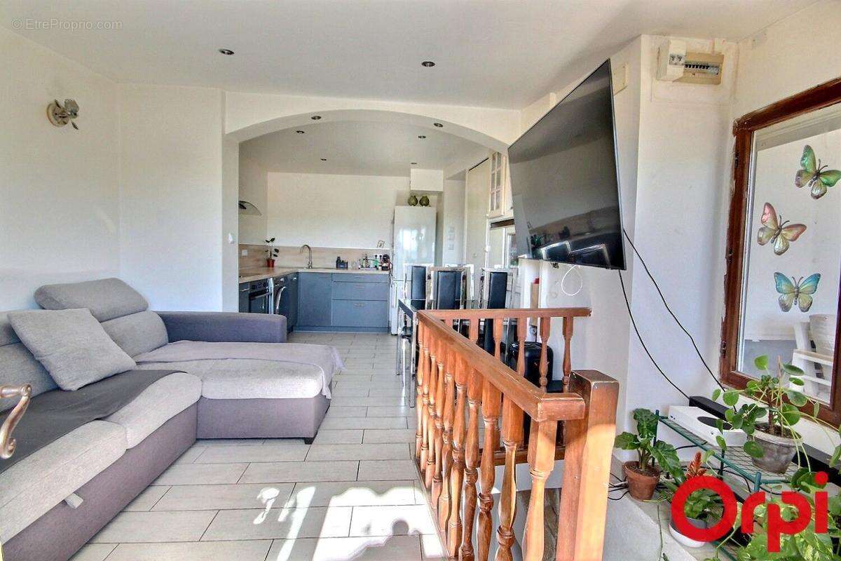 Appartement T3  en duplex - Terrasse - Vue mer - 13016 Marseille - photo 3