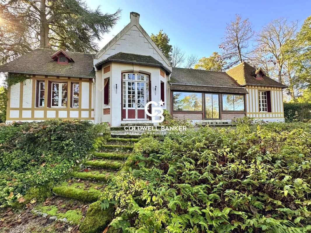 Maison de caractère de 210 m² avec dépendances et piscine, proche du Cher - photo 2