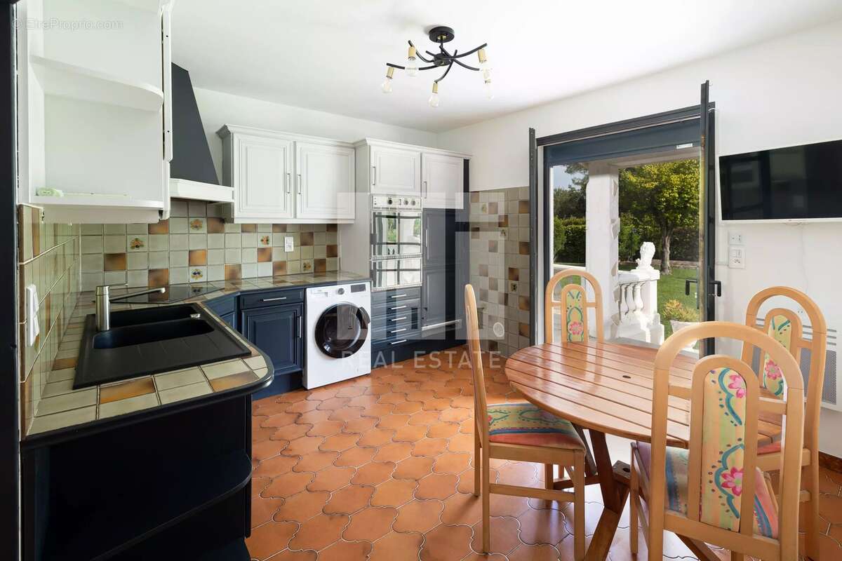 Baisse de prix - mougins - villa 4 ch avec piscine et magnifique terrain plat - photo 8