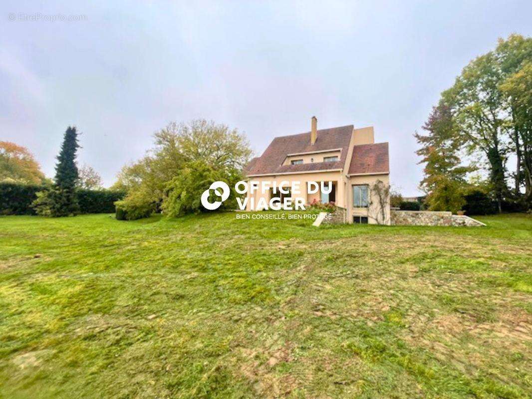Maison - 7 pièces - 254 m² - photo 2