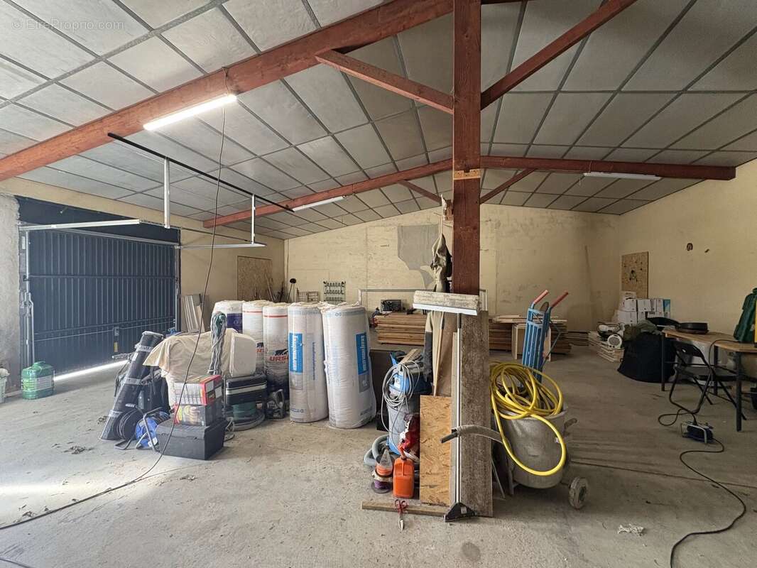 Commerce à LA SALVETAT-SAINT-GILLES