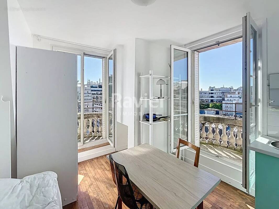 Appartement à PARIS-16E