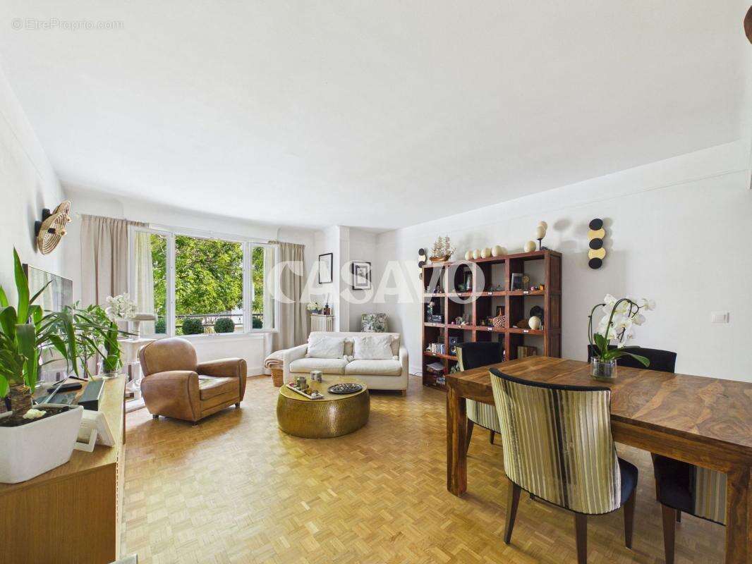 Appartement à PARIS-16E