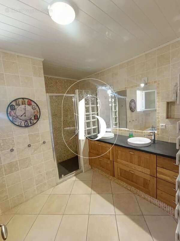 Maison à SAINT-JUST-ET-VACQUIERES