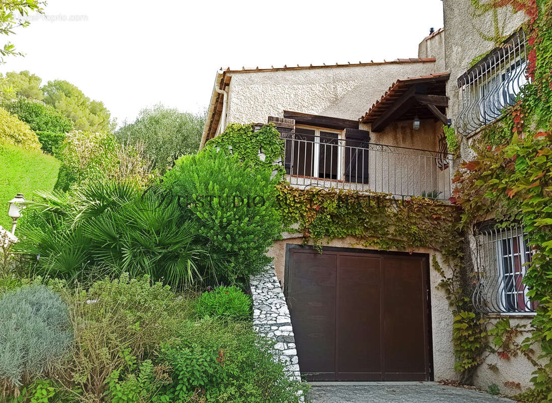 French riviera- cagnes sur mer superbe maison  au calme total avec piscine et vue mer exceptionnelle - 5 chamb - photo 2