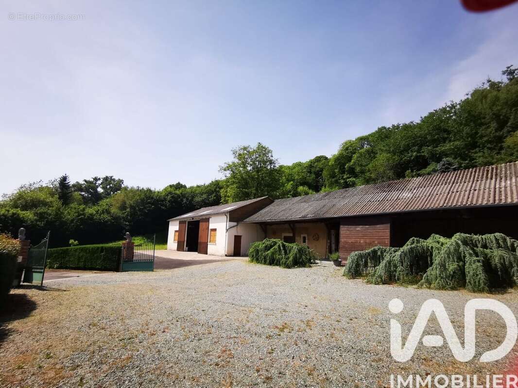 Maison 196 m² à Saint-Georges-De-La-Couee  - photo 4