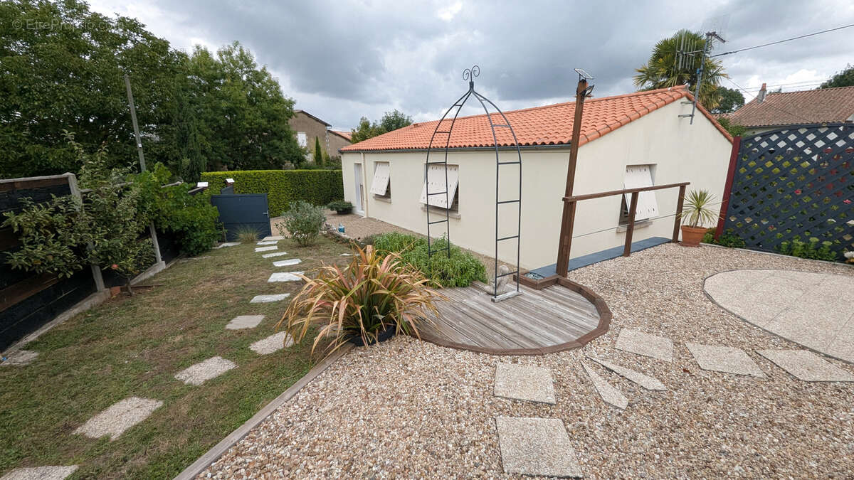 Maison à SANSAIS