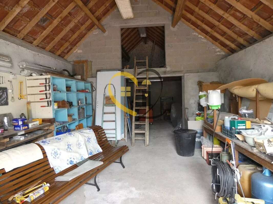 A VENDRE Maison de caractère avec dépendances et grand terrain – Azy - photo 15