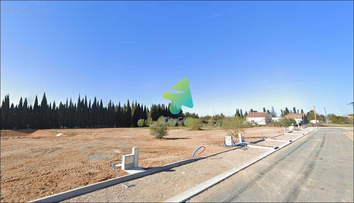 Terrain à ORNAISONS