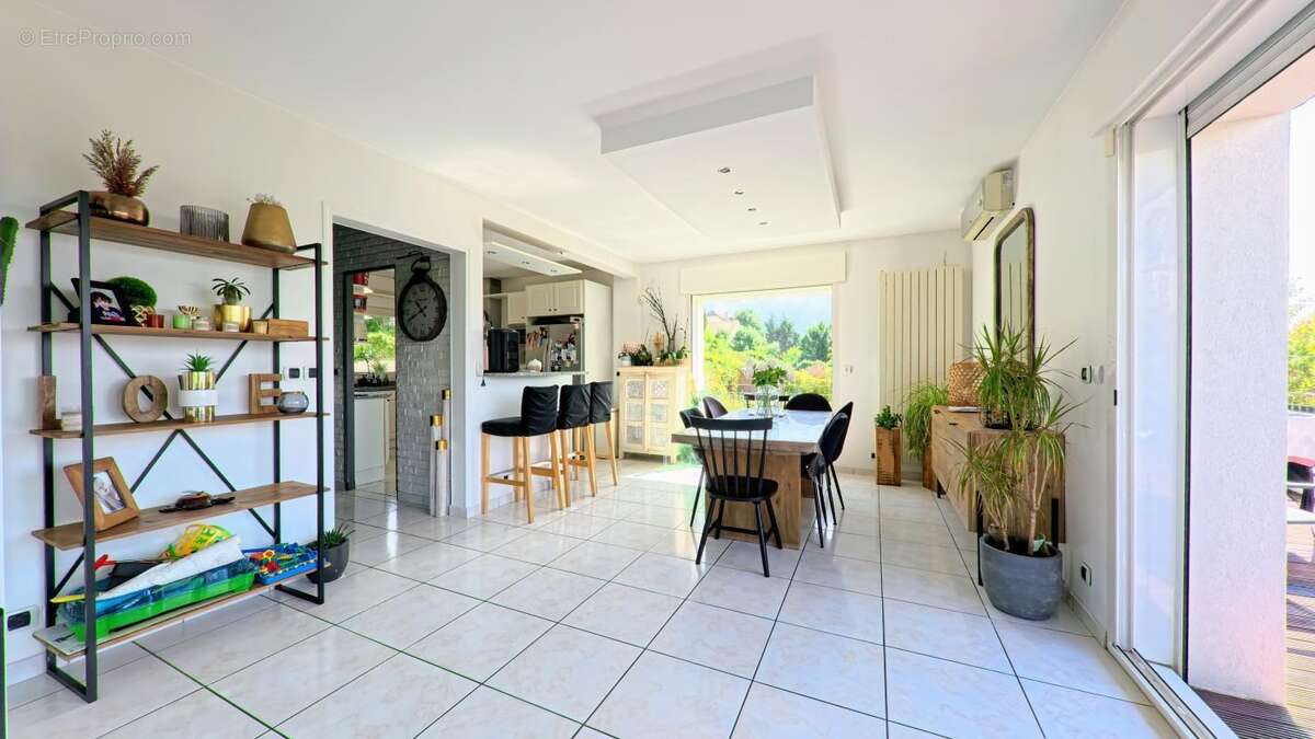 Maison à CHENNEVIERES-SUR-MARNE