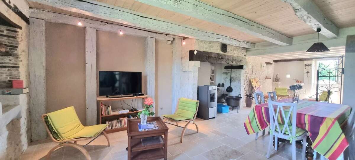 Maison à CASTELNAU-MONTRATIER