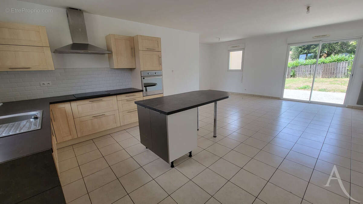 Maison à vendre Saint Etienne Du Bois - photo 2