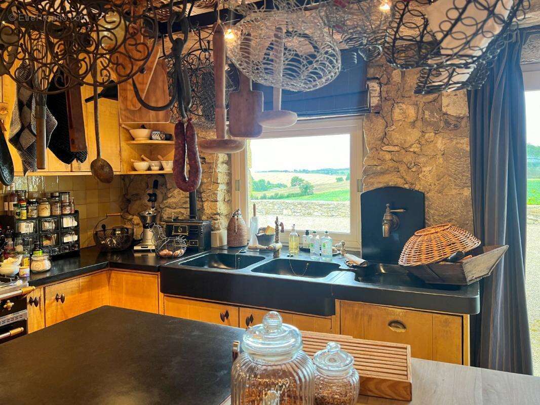 Maison à VIC-FEZENSAC