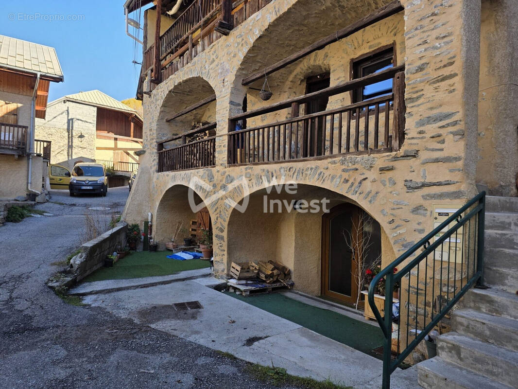 Appartement à SAINT-MARTIN-DE-QUEYRIERES