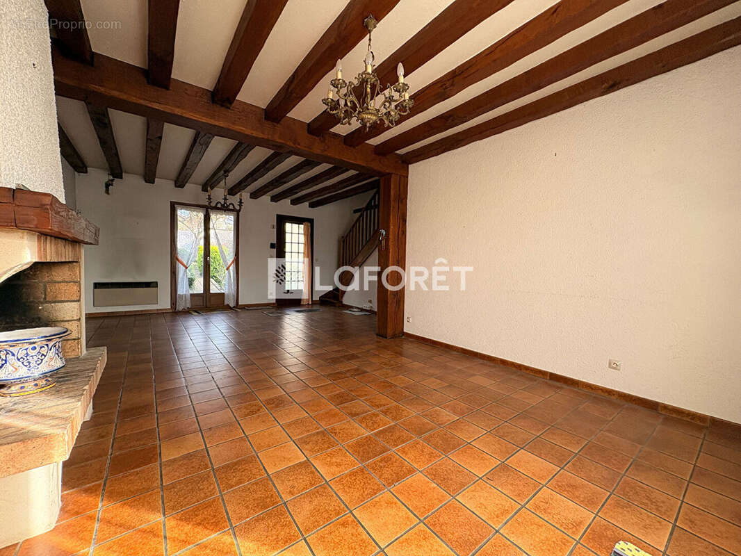 Maison à JUZIERS