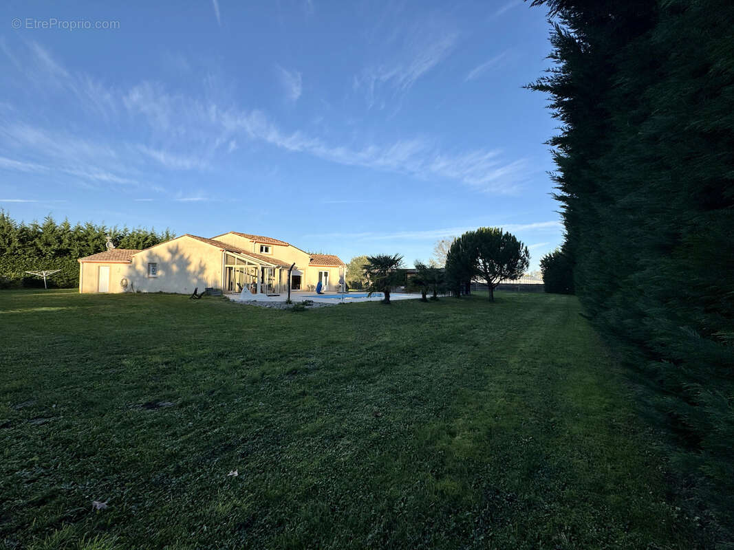 Maison à SAINT-ETIENNE-DE-FOUGERES