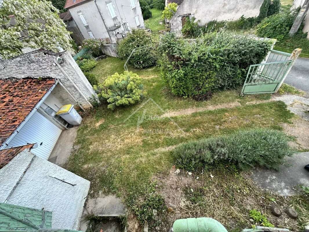 Maison à BELLENAVES