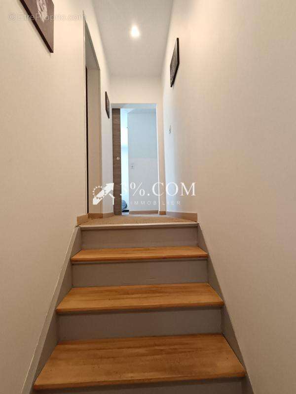 Maison de 76m2 renovee avec garage et place de stationnement - photo 6