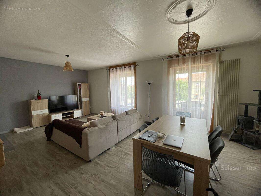 Grandvillars, Immeuble avec dépendances sur 1160M2 de terrain - photo 5