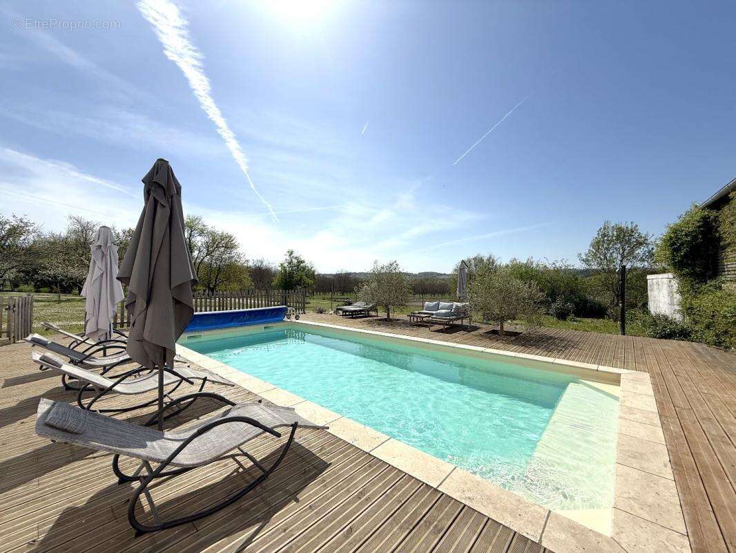 Maison à NANTEUIL-AURIAC-DE-BOURZAC