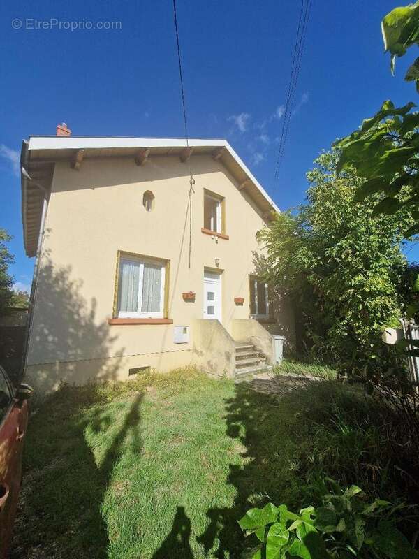   - Maison à GRIGNY