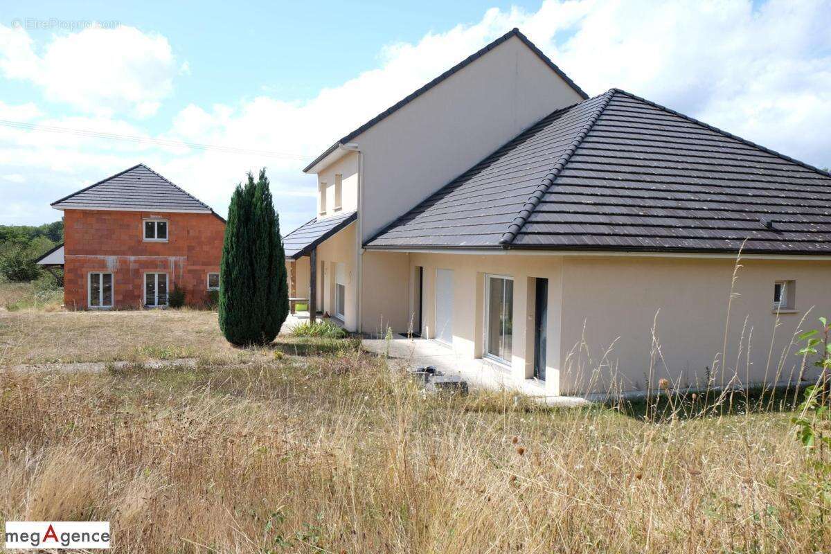 Appartement à SAINT-GERMAIN-LES-VERGNES