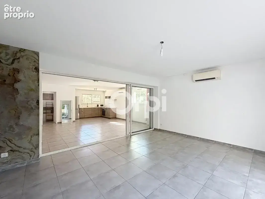 ** Maison 3 pièces 88 m2 + remise 24 m2 - Stationnements et jardin ** - photo 11