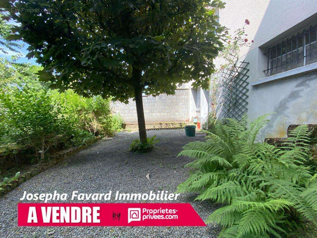 TREIGNAC centre ? 4 chambres + atelier 180 m² ? 326 m² utilisables ? Usage mixte - photo 16