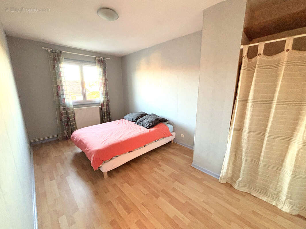 Maison à VEAUCHETTE