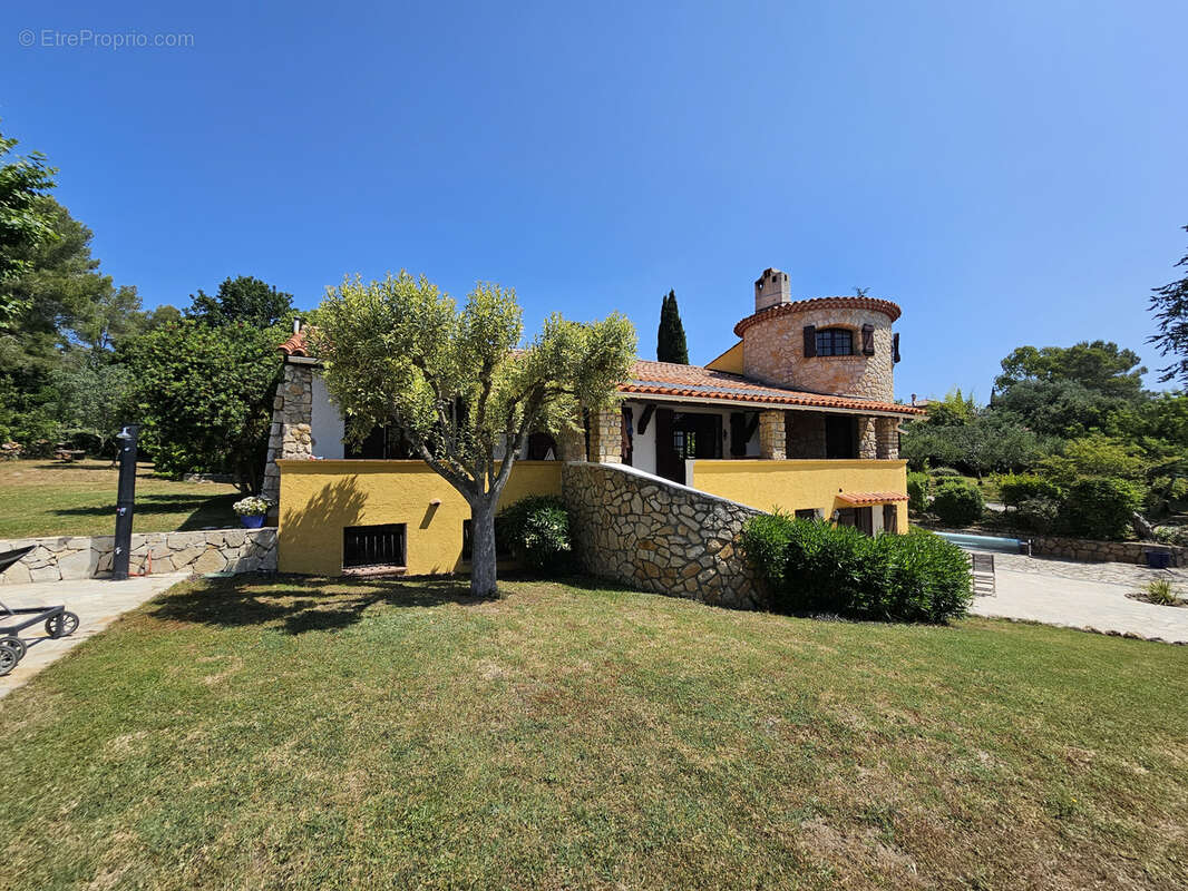 Maison à BAGNOLS-EN-FORET