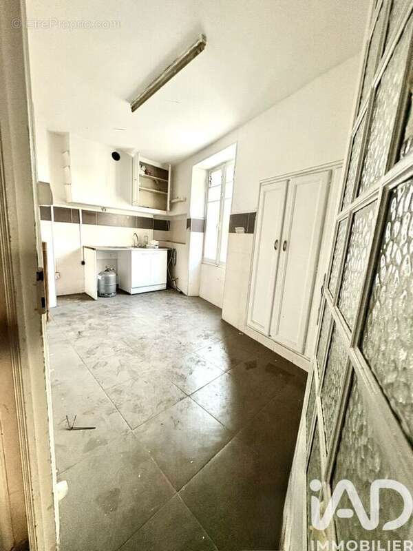 Appartement 250 m² à Bourg-Les-Valence  - photo 9