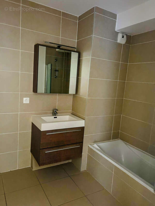 Appartement à BORMES-LES-MIMOSAS