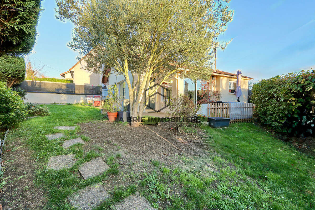 Maison à BOUSSY-SAINT-ANTOINE