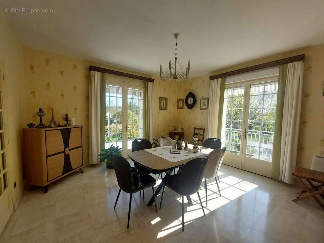 Maison à SAINTE-MAURE-DE-TOURAINE