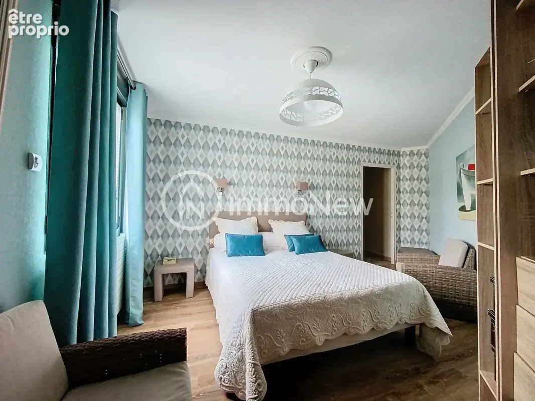 MAISON composée 7 pièces avec de beaux espaces, idéalement située, DONVILLE-LES-BAINS - photo 8