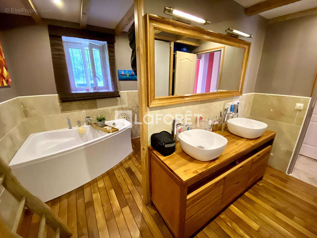 Maison à ASNIERES-LA-GIRAUD