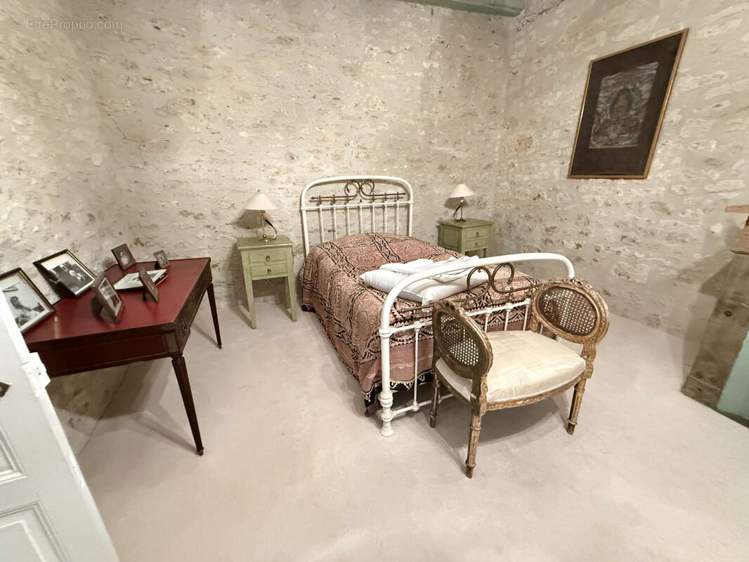 Maison à CASTELNAU-MONTRATIER