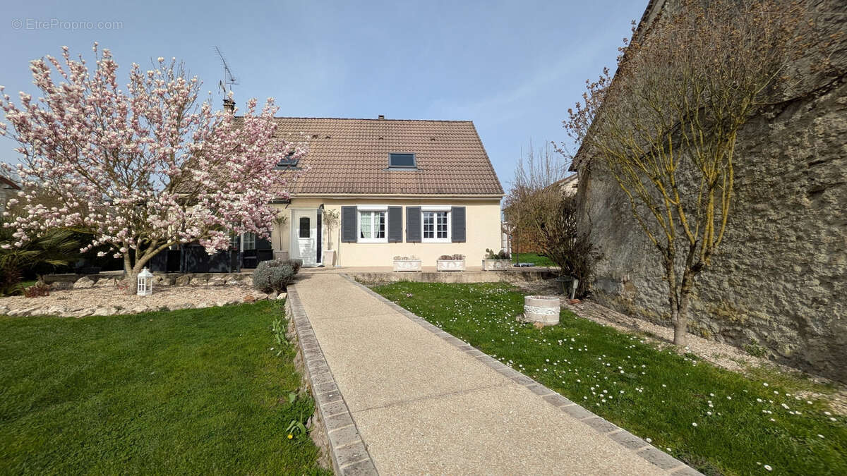 Maison à LONGUEVILLE