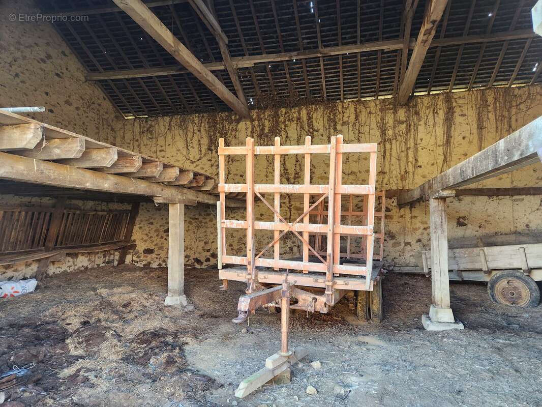 Maison à SAINT-LEONARD-DE-NOBLAT