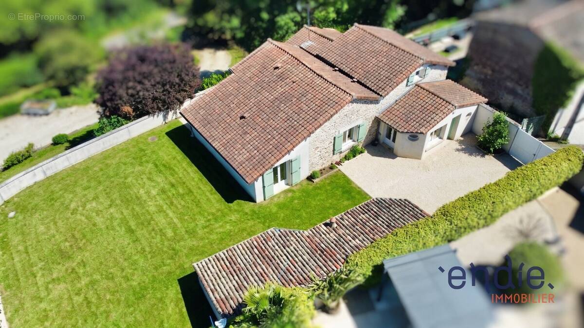 Maison à VIVONNE