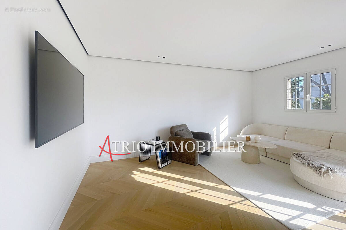 Appartement à SAINT-LAURENT-DU-VAR