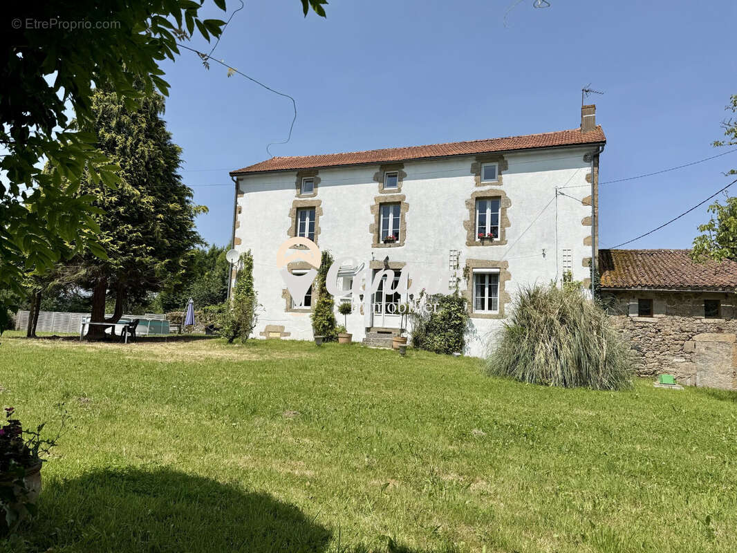 Maison à VERNOUX-EN-GATINE