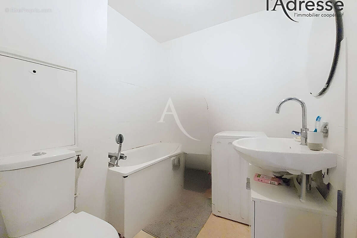 Appartement Suresnes - Vendu loué -  2 pièces 44m2 -Terrasse -18m²  Cave - parking - photo 5